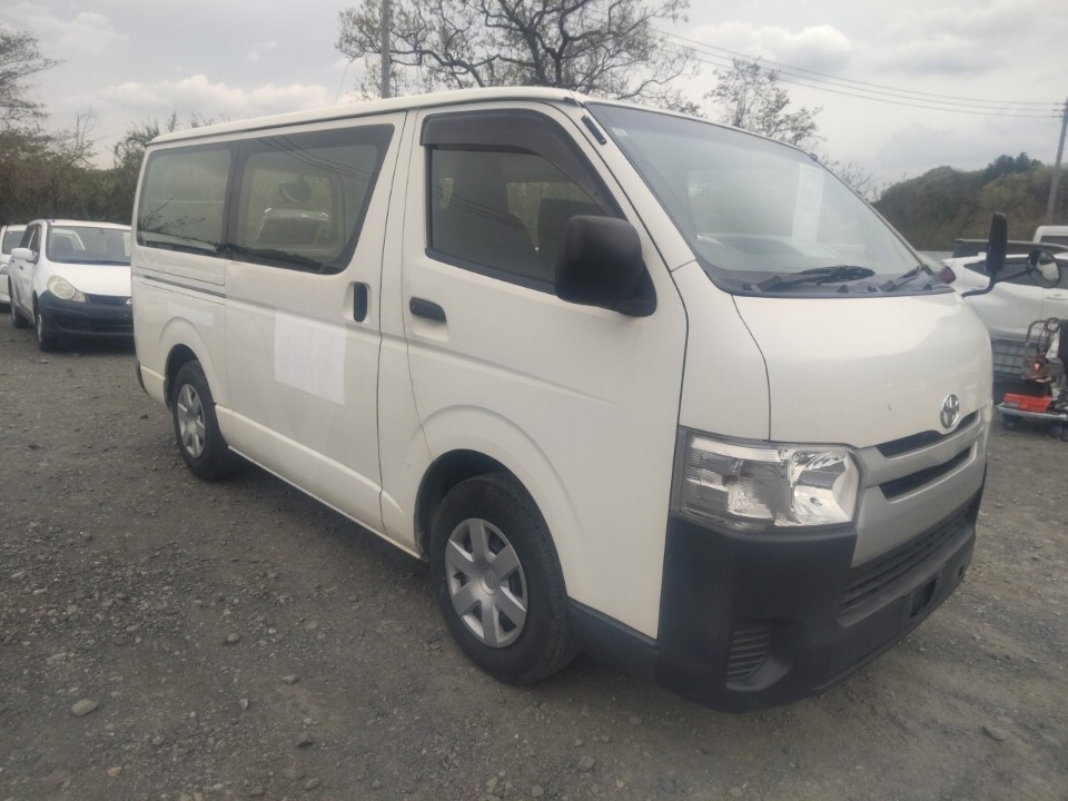 TOYOTA REGIUS ACE