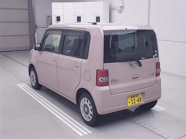 TOYOTA PIXIS SPACE