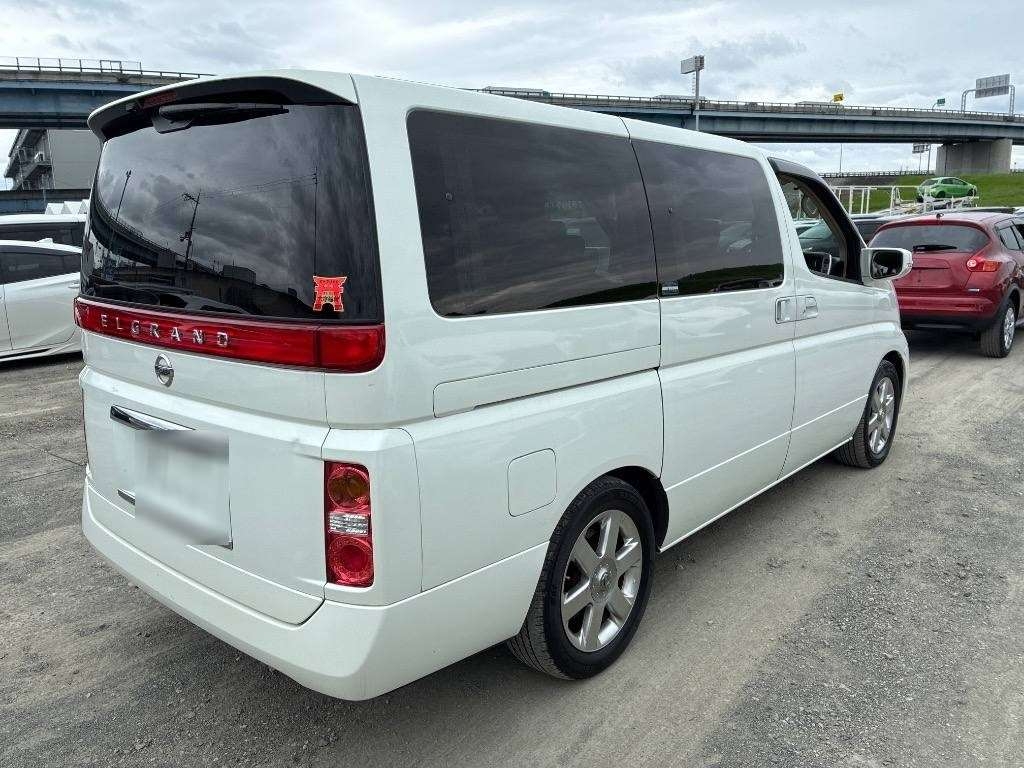 NISSAN ELGRAND