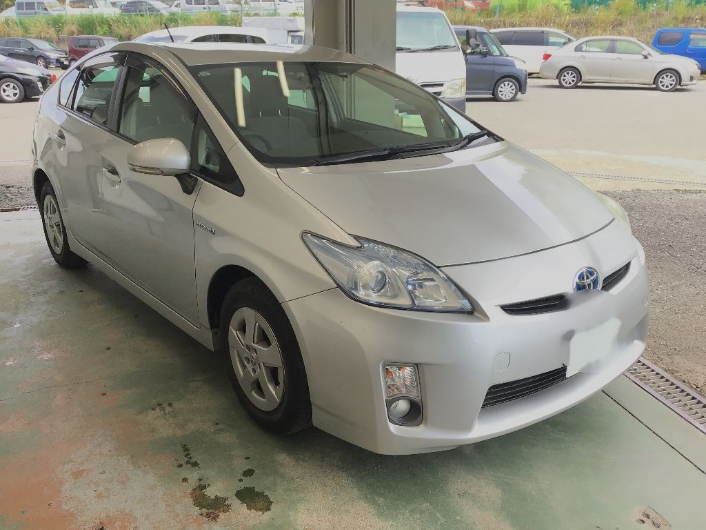 TOYOTA PRIUS