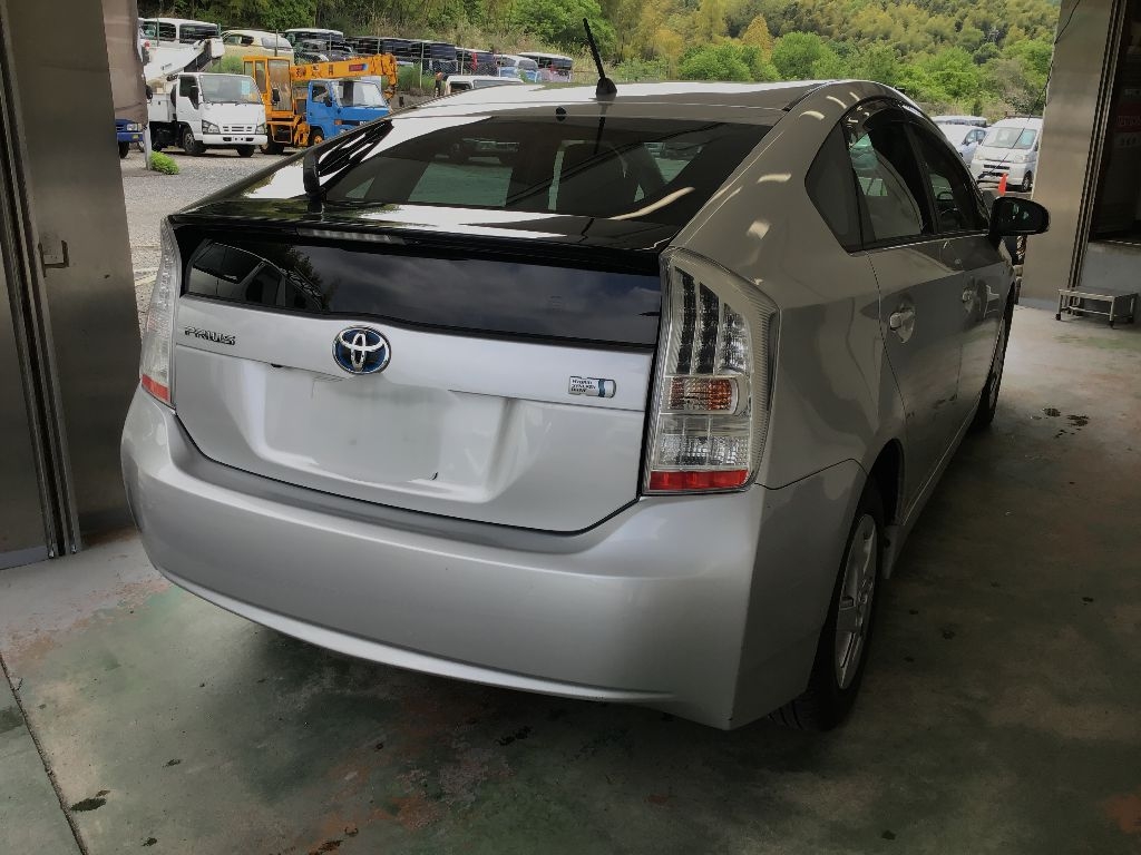 TOYOTA PRIUS