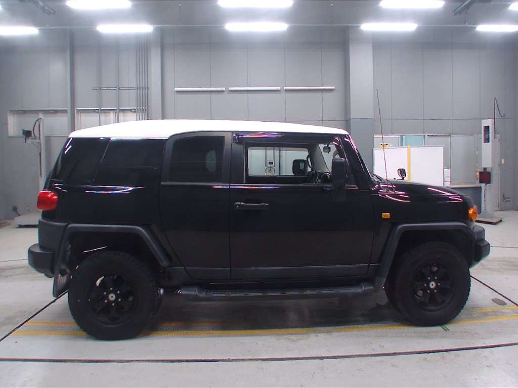 TOYOTA FJ CRUISER