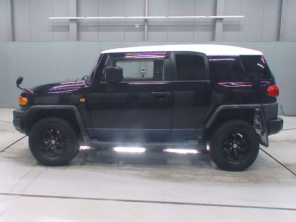 TOYOTA FJ CRUISER