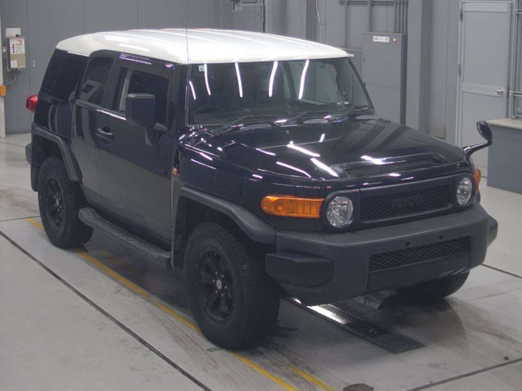 TOYOTA FJ CRUISER