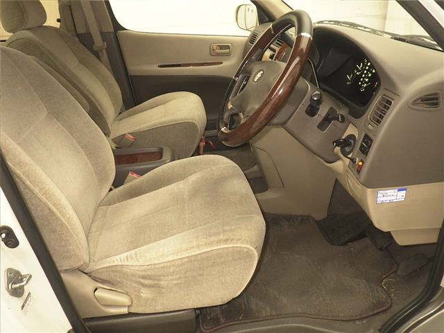 TOYOTA GRAND HIACE
