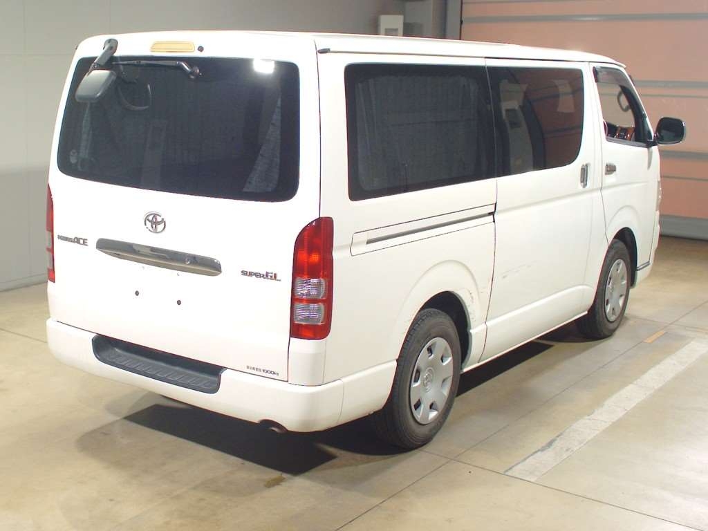 TOYOTA REGIUS ACE