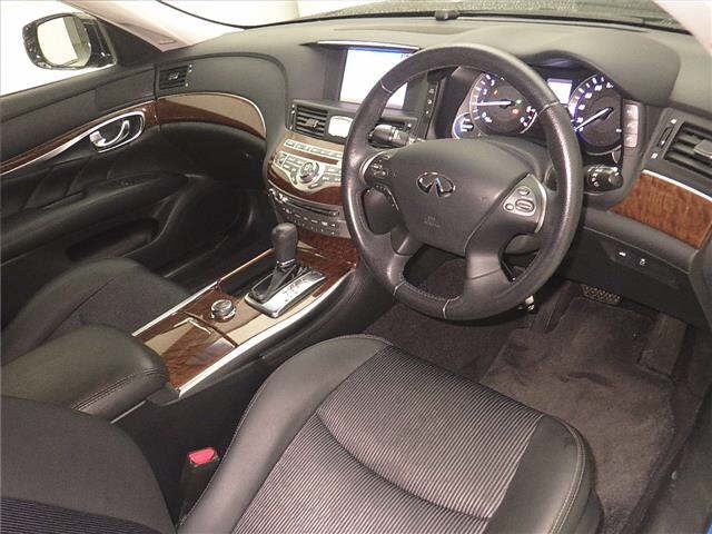 NISSAN FUGA