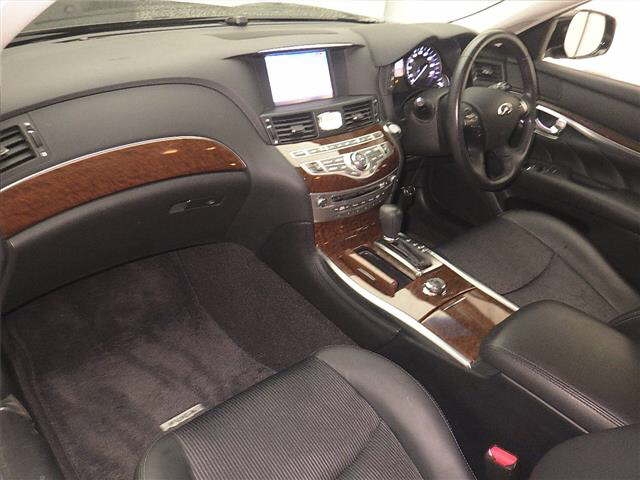 NISSAN FUGA
