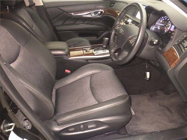 NISSAN FUGA