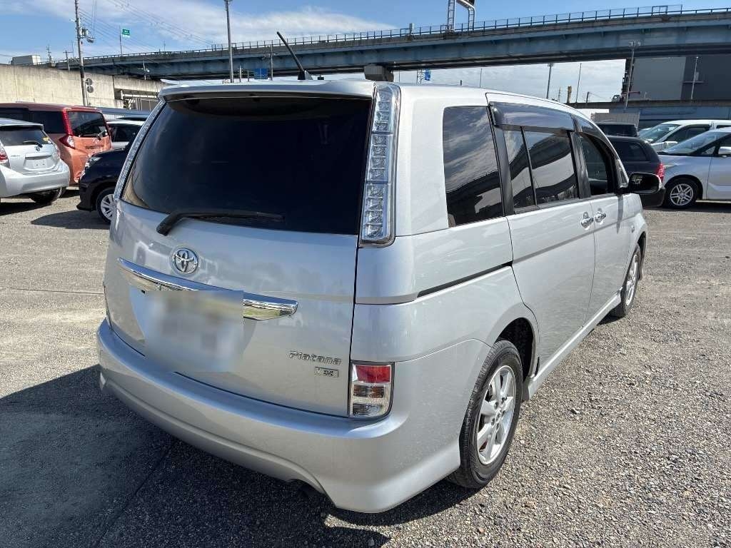 TOYOTA ISIS