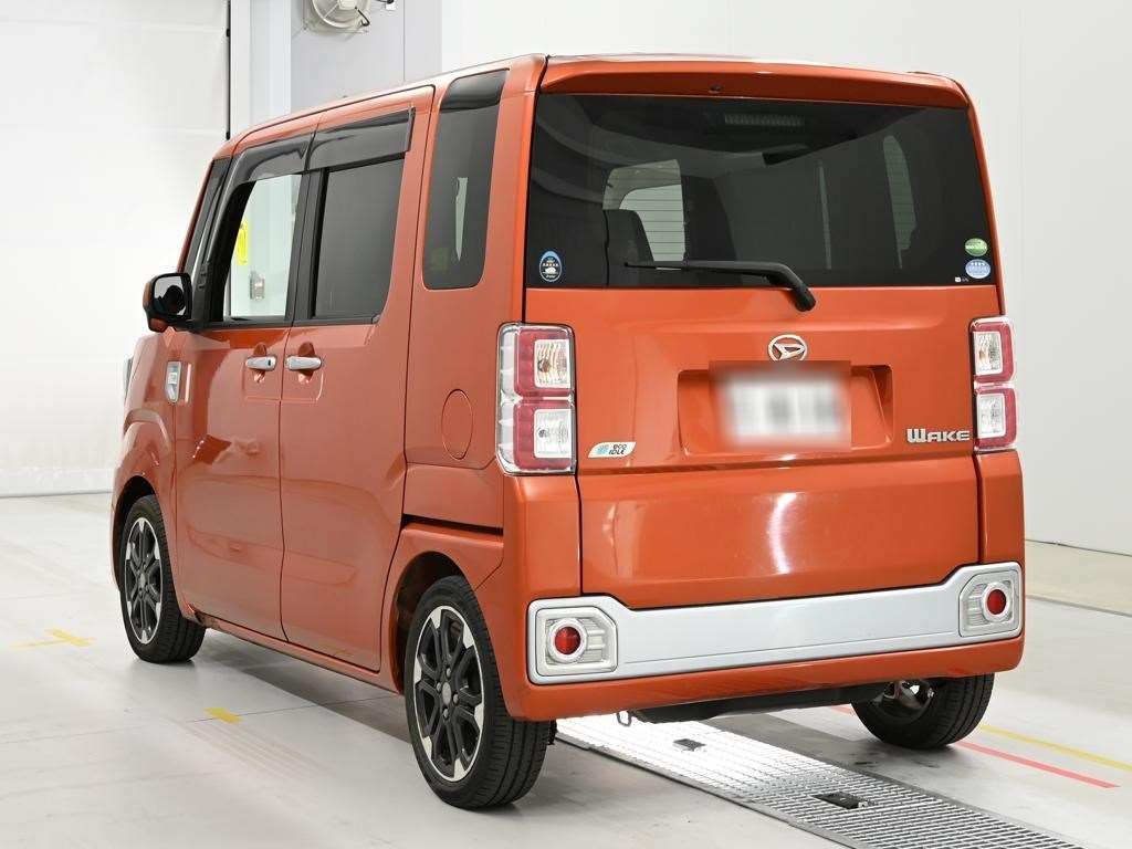 DAIHATSU WAKE