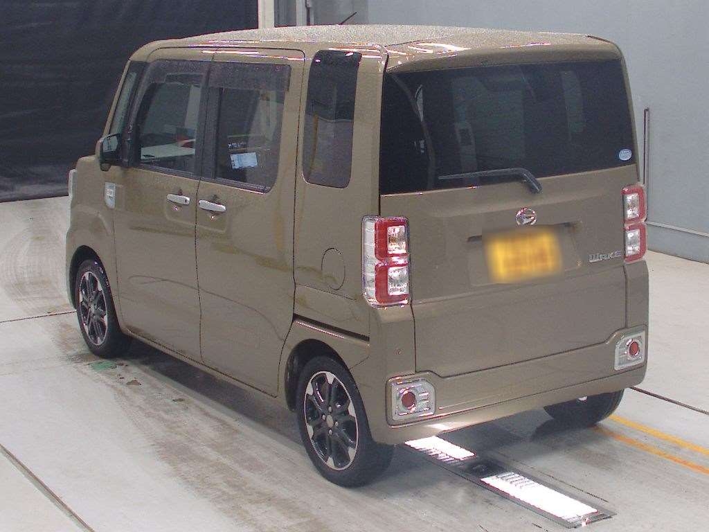 DAIHATSU WAKE