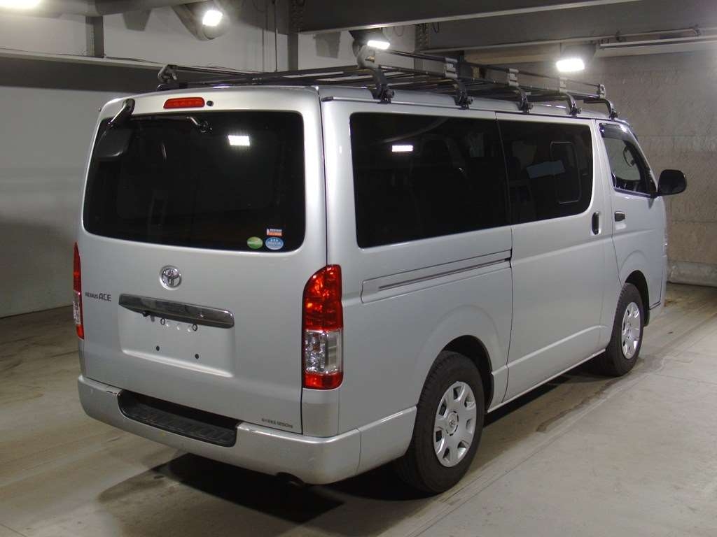 TOYOTA REGIUS ACE