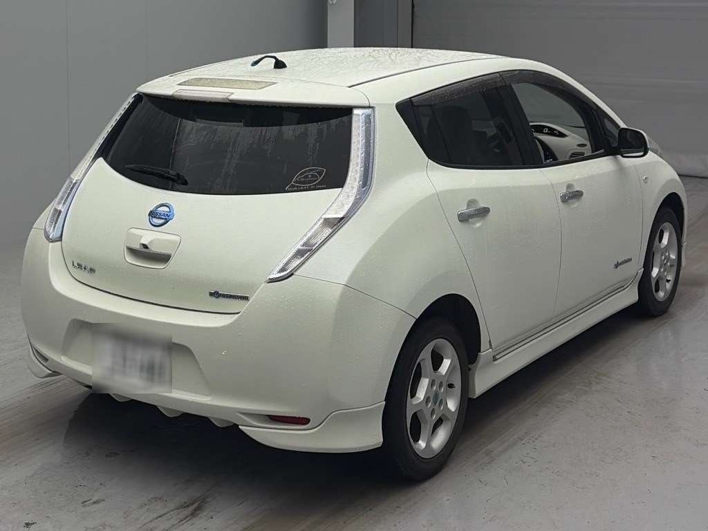 NISSAN LEAF