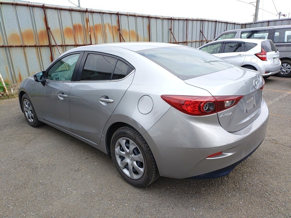 MAZDA AXELA