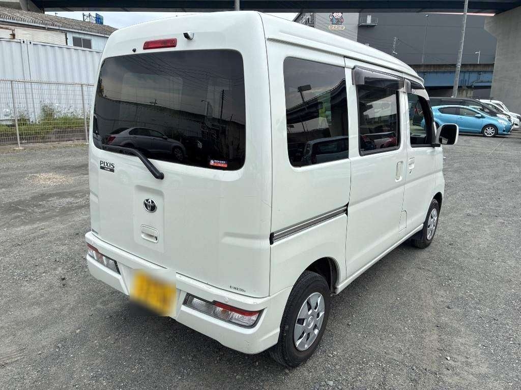 TOYOTA PIXIS VAN