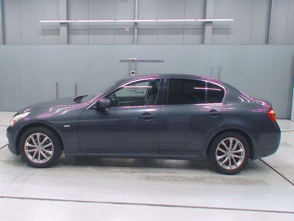 NISSAN SKYLINE
