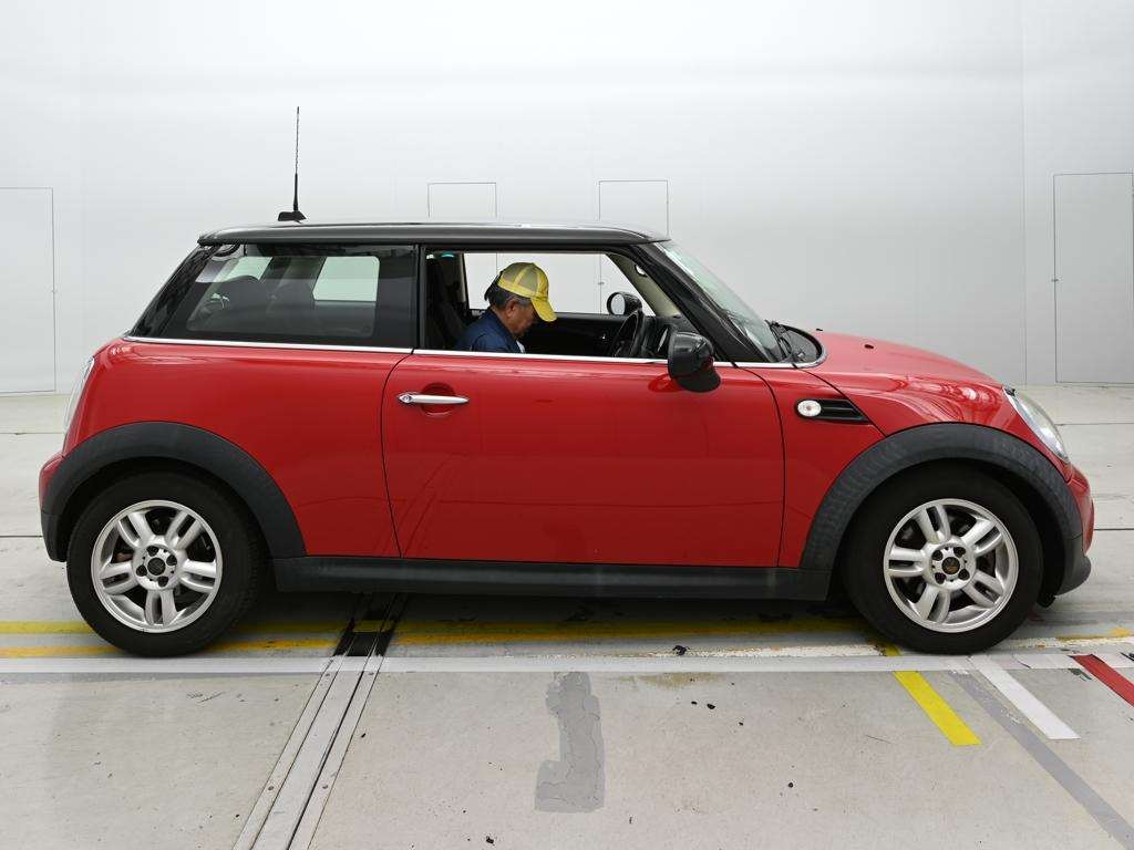 MINI HATCH