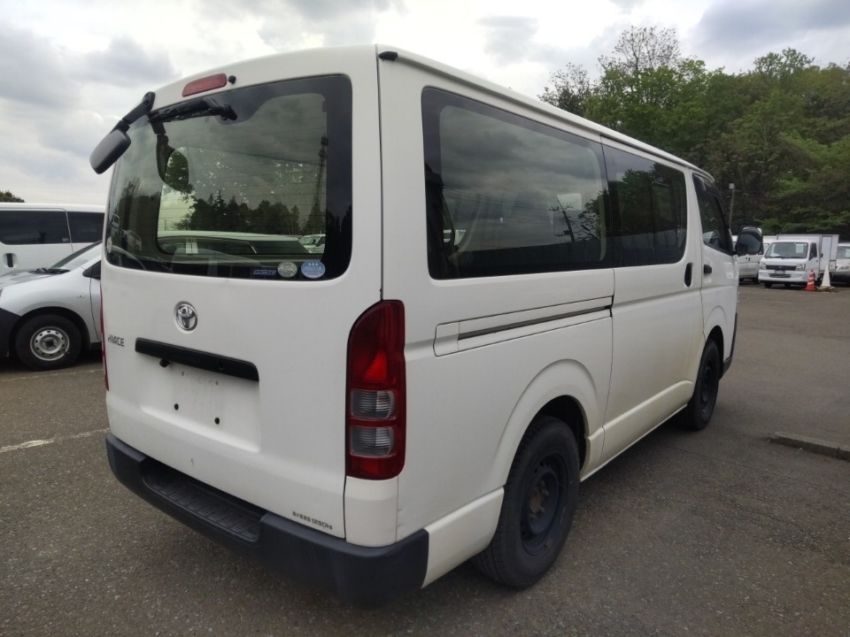 TOYOTA REGIUS ACE