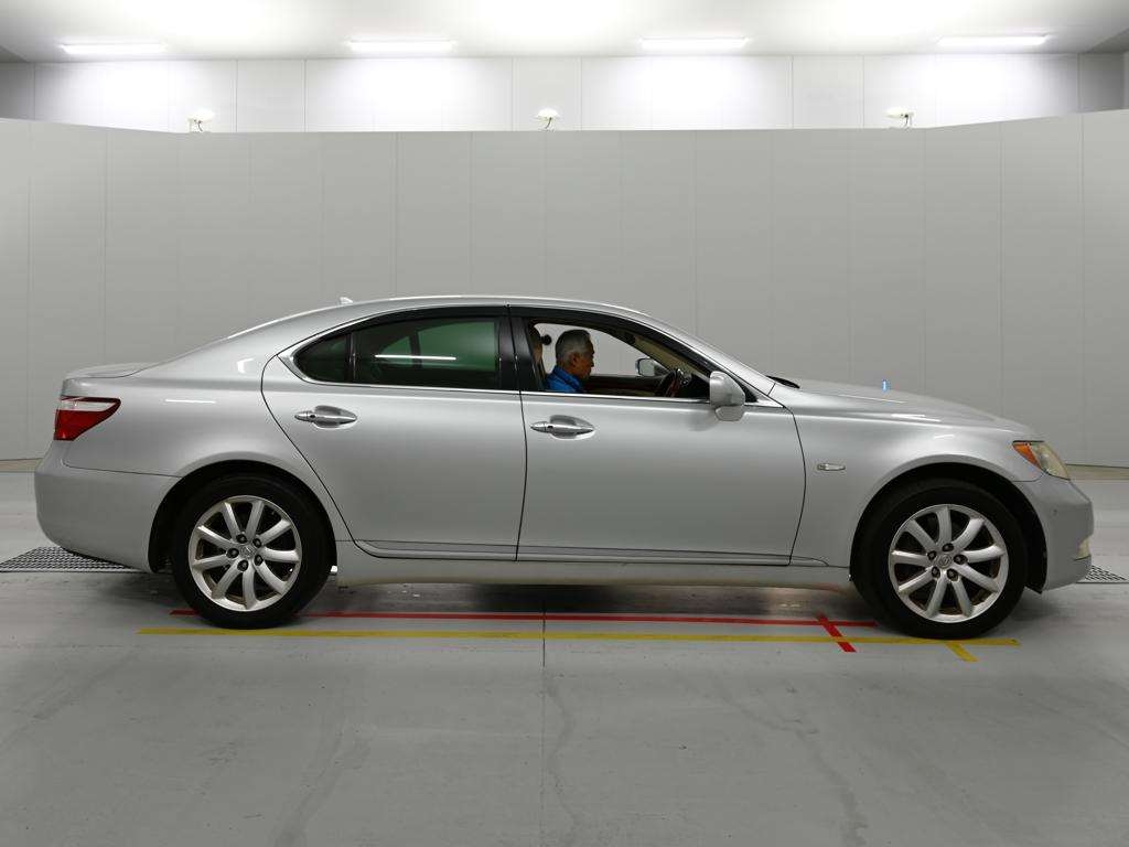 LEXUS LS460