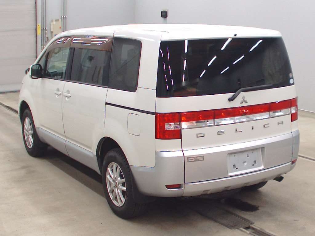 MITSUBISHI DELICA D:5