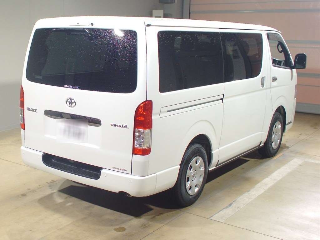 TOYOTA REGIUS ACE