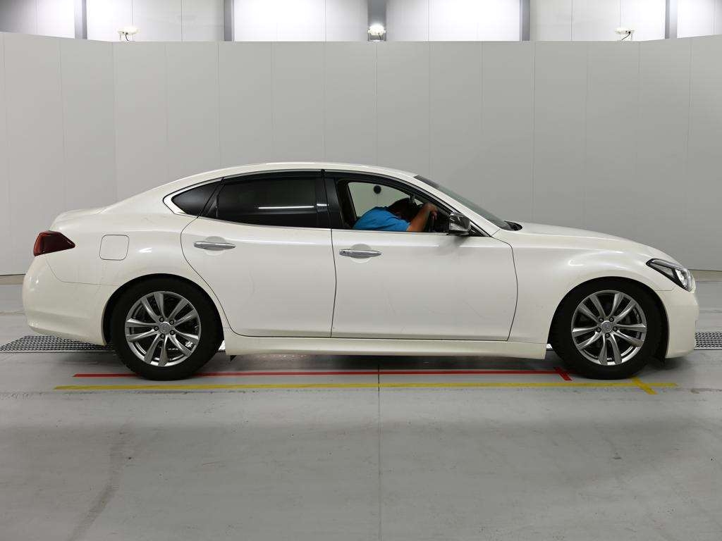 NISSAN FUGA