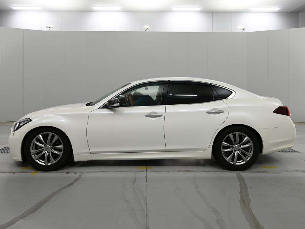 NISSAN FUGA