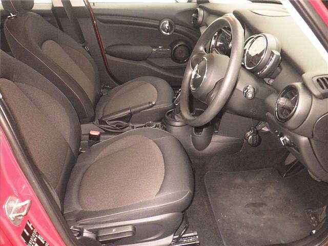 MINI HATCH