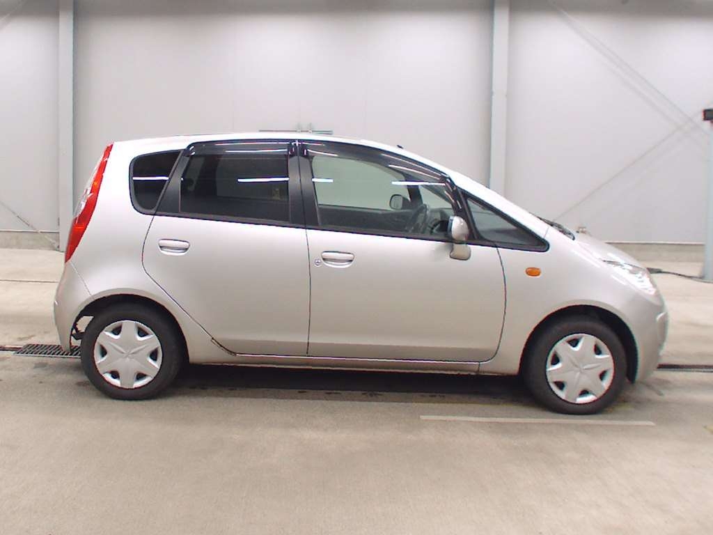 MITSUBISHI COLT