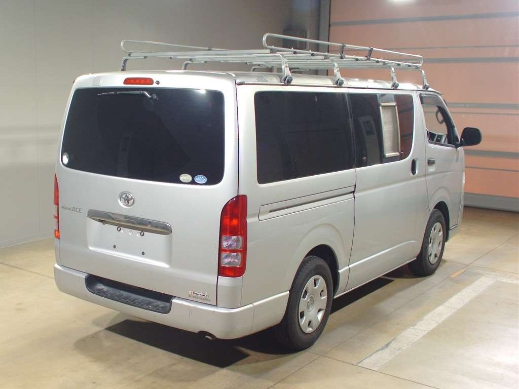 TOYOTA REGIUS ACE