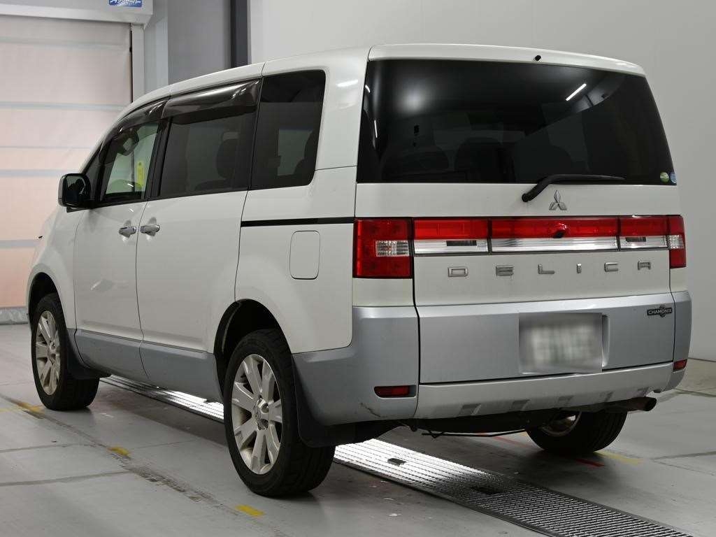 MITSUBISHI DELICA D:5