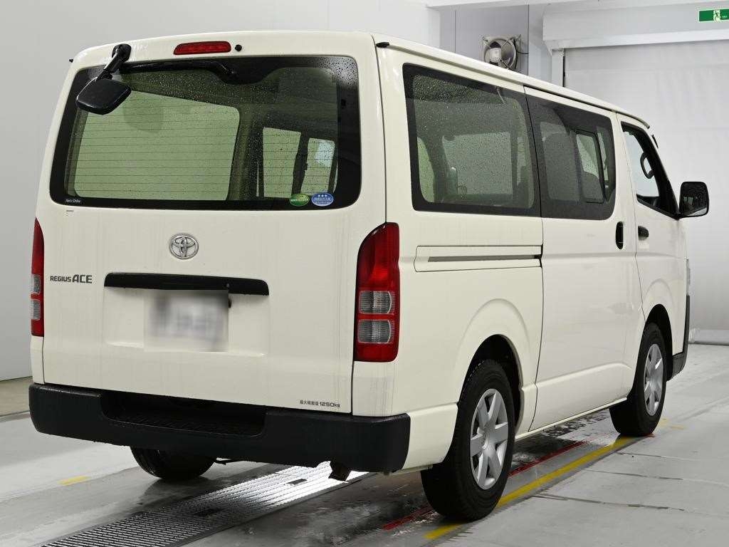 TOYOTA REGIUS ACE