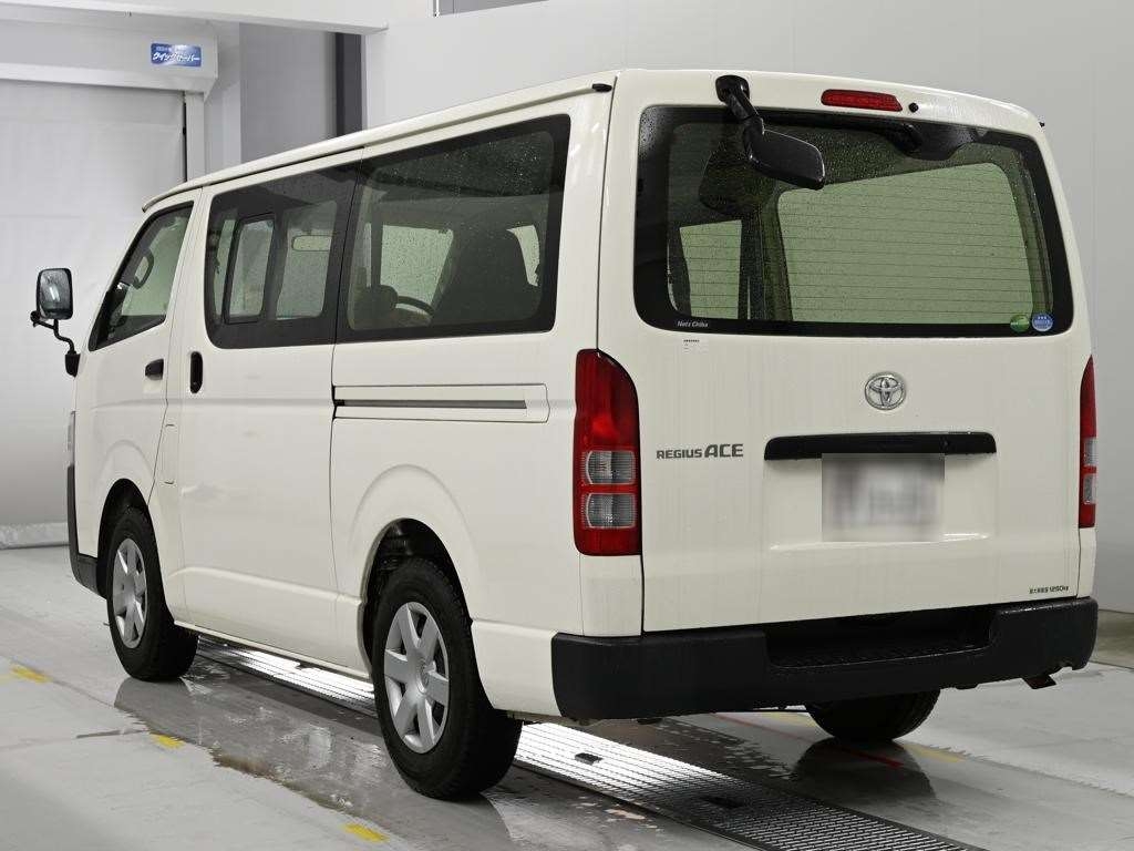 TOYOTA REGIUS ACE