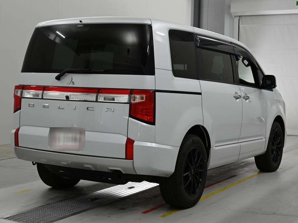 MITSUBISHI DELICA D:5