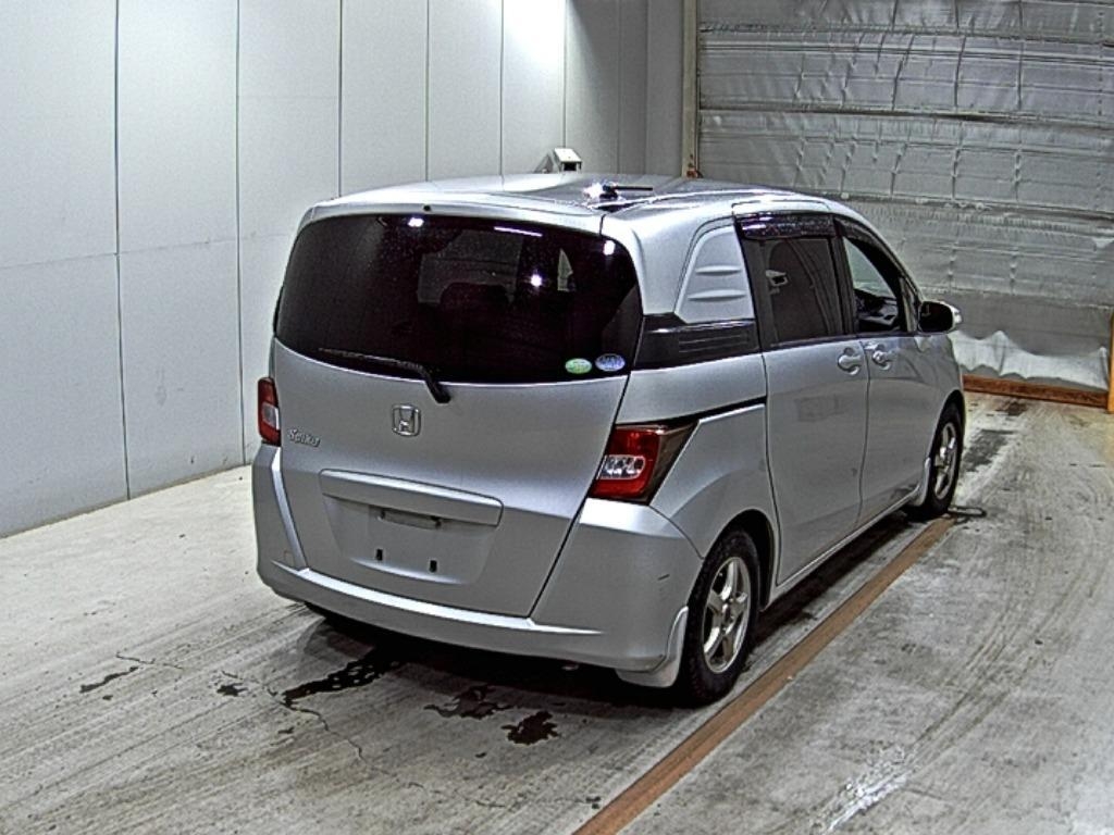 HONDA FREED SPIKE