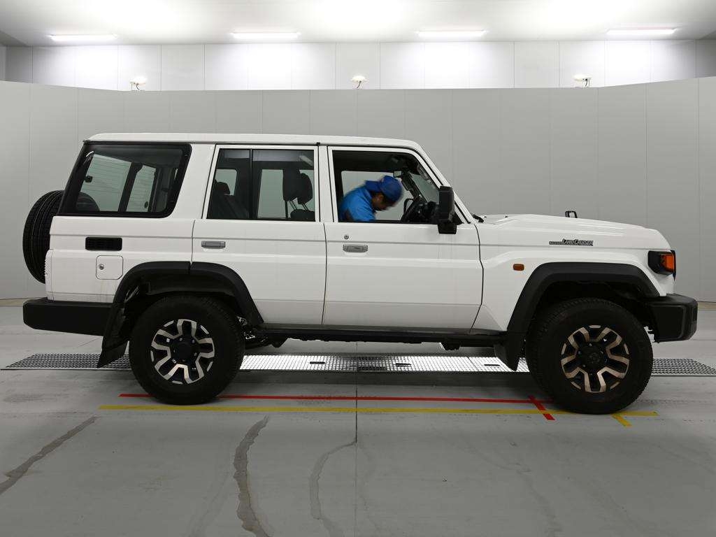 TOYOTA LAND CRUISER