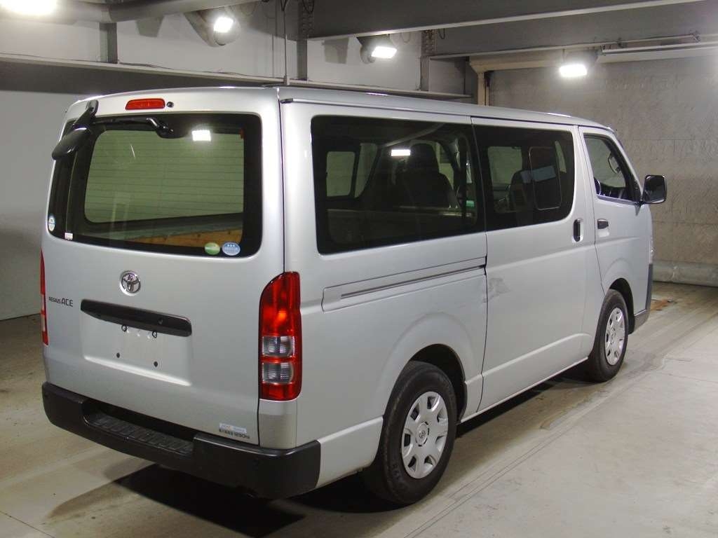 TOYOTA REGIUS ACE