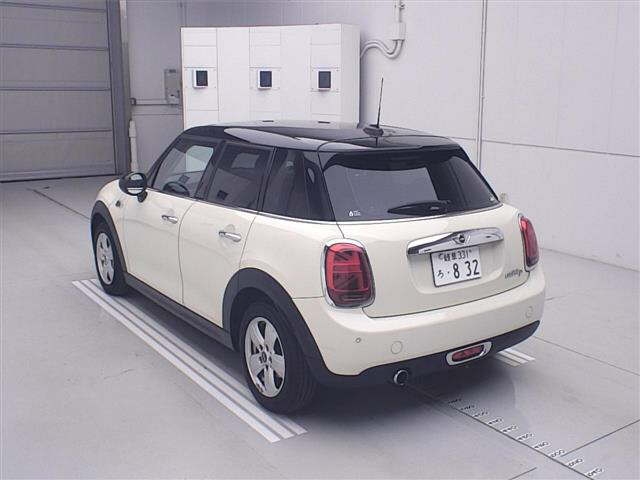 MINI HATCH