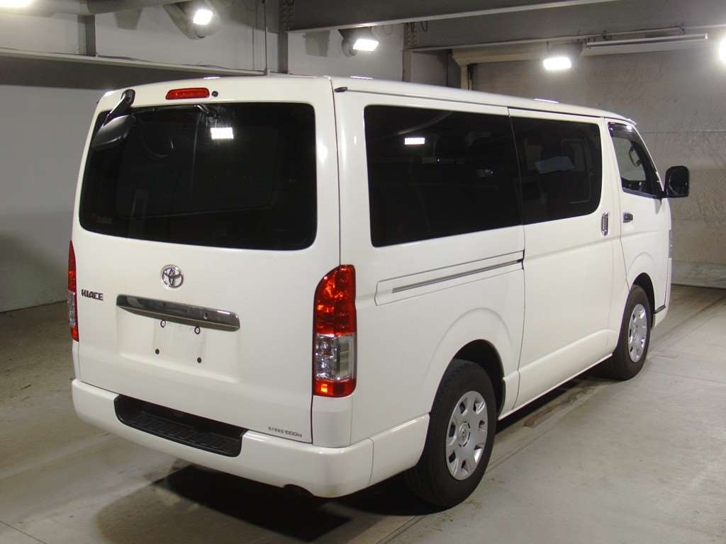 TOYOTA REGIUS ACE