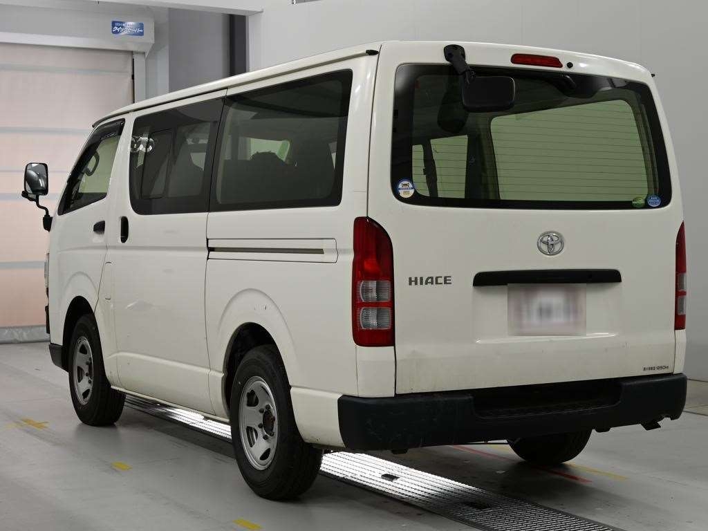 TOYOTA REGIUS ACE