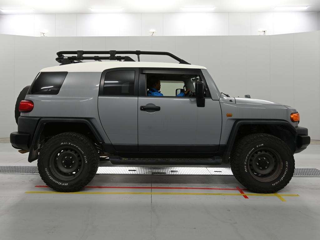 TOYOTA FJ CRUISER