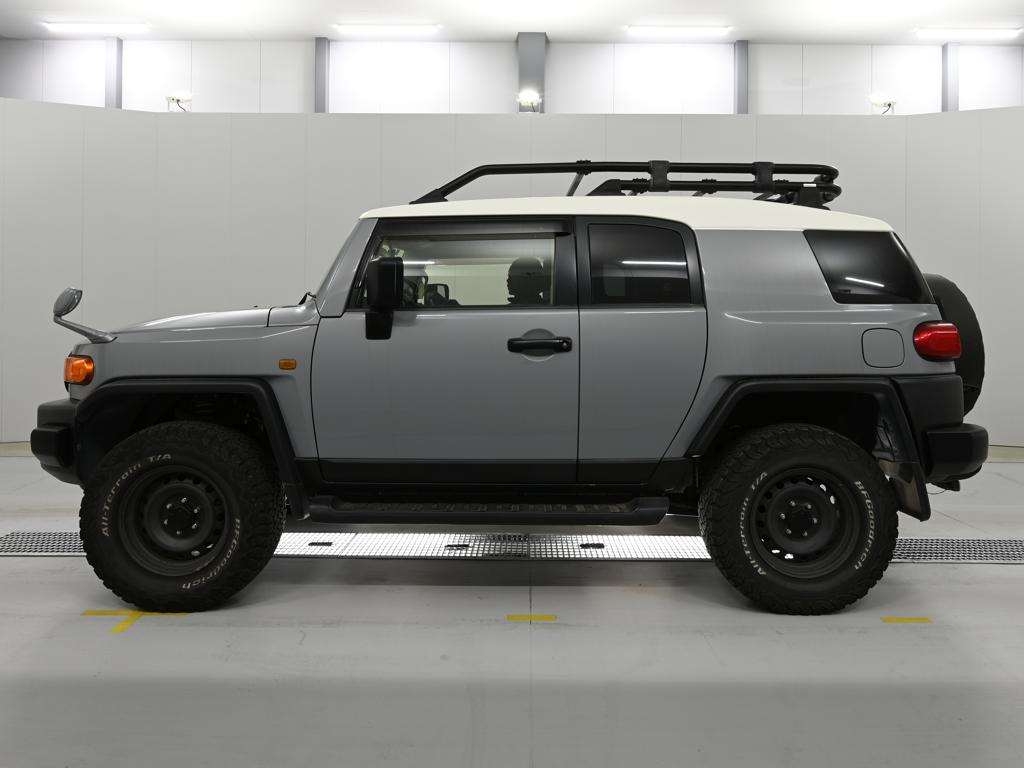TOYOTA FJ CRUISER