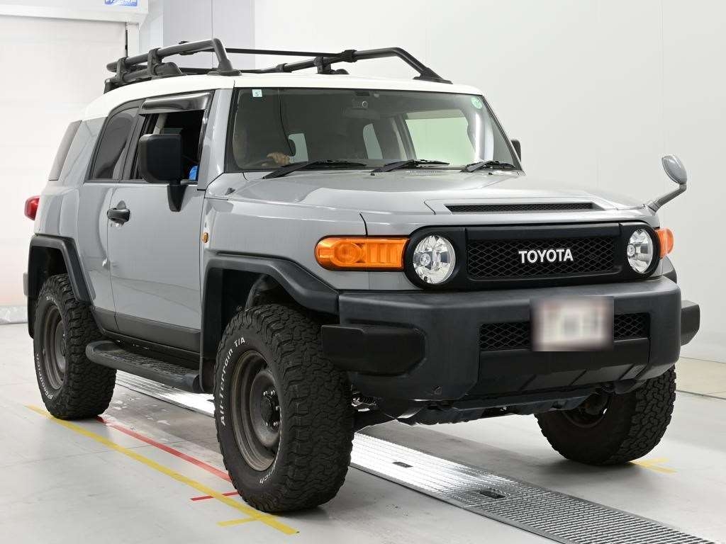 TOYOTA FJ CRUISER
