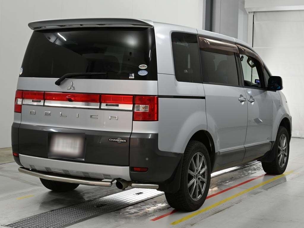 MITSUBISHI DELICA D:5