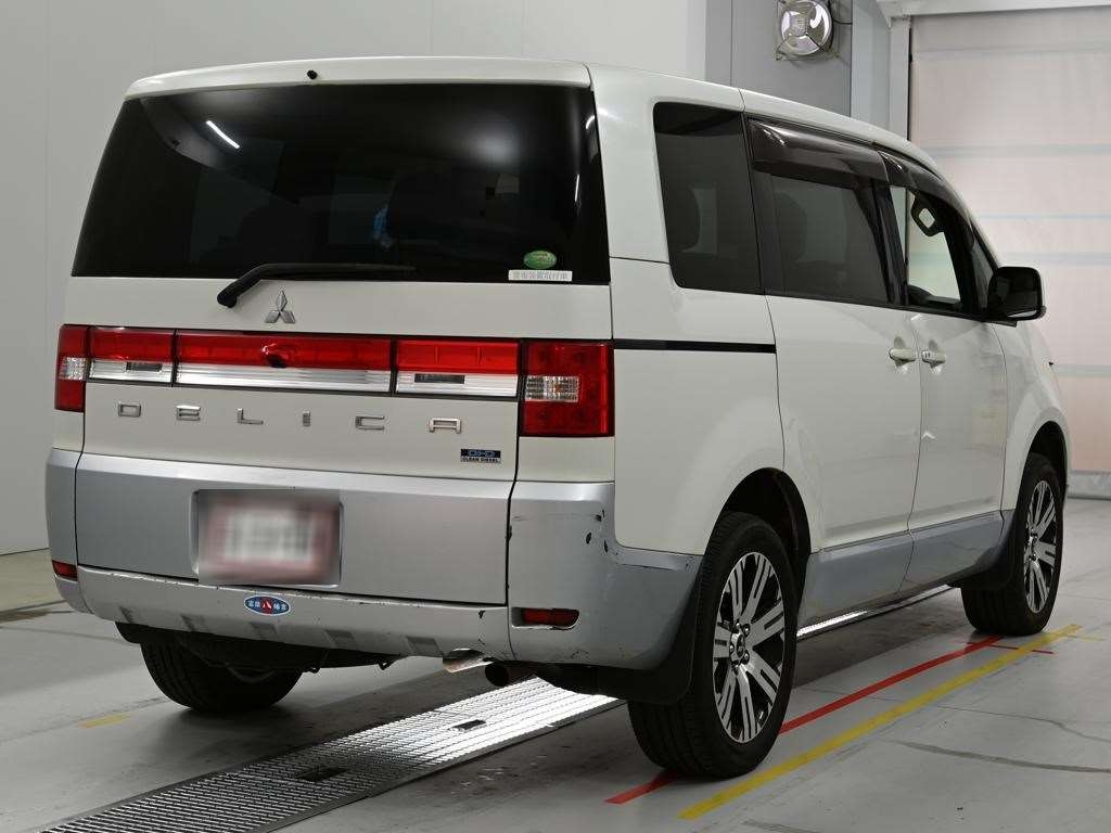 MITSUBISHI DELICA D:5