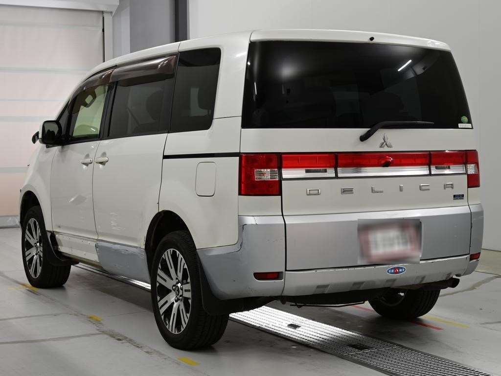 MITSUBISHI DELICA D:5