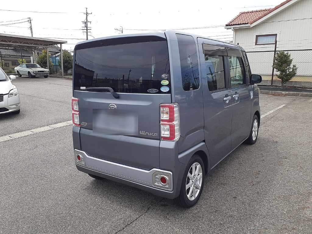 DAIHATSU WAKE