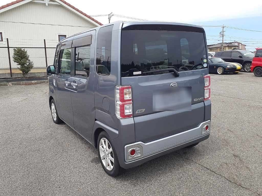 DAIHATSU WAKE