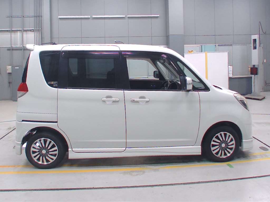 MITSUBISHI DELICA D:2